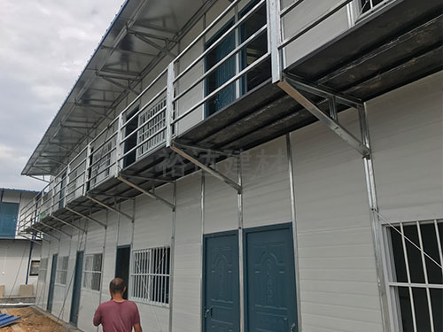 活(huo)動(dong)闆房(fang)