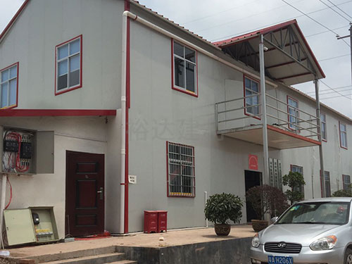 活動(dong)闆(ban)房