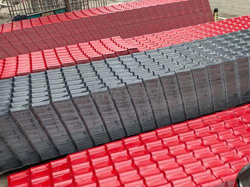 普(pu)通料(liao)四(si)層(ceng)樹(shu)脂瓦(wa)