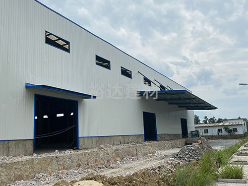 鋼(gang)結(jie)構(gou)簡(jian)易(yi)棚(peng)