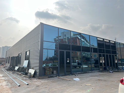 鋼(gang)結構(gou)廠(chang)房施工現(xian)場(chang)