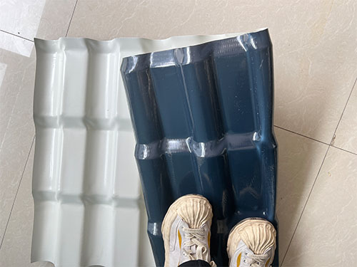 輕鋼(gang)樹脂(zhi)瓦